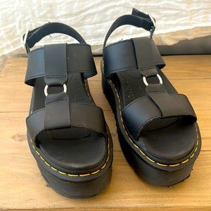 Platform black Dr Marten sandals